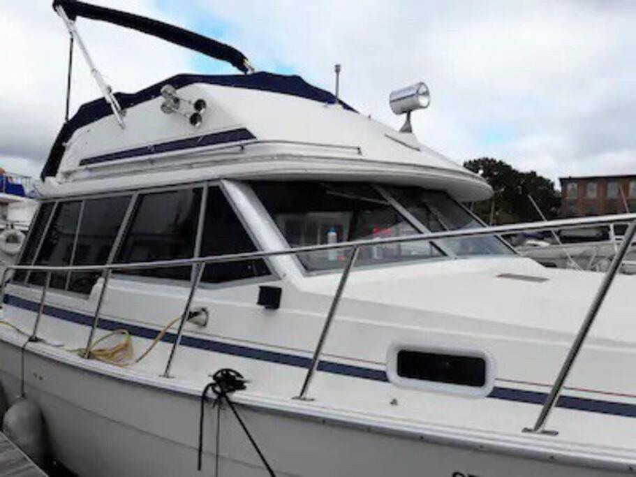 Hotel Waterfront 32' Bayliner Yacht Providence Esterno foto