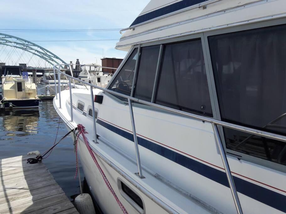 Hotel Waterfront 32' Bayliner Yacht Providence Esterno foto