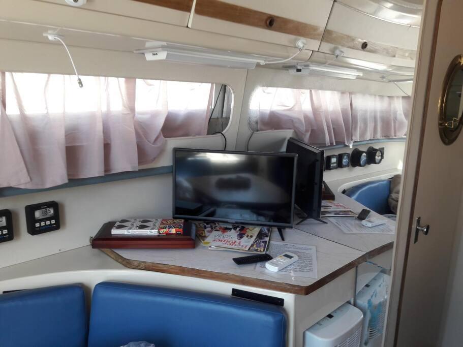Hotel Waterfront 32' Bayliner Yacht Providence Esterno foto
