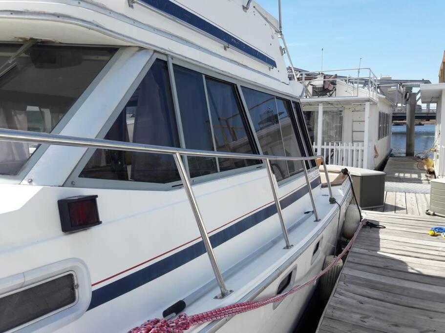 Hotel Waterfront 32' Bayliner Yacht Providence Esterno foto