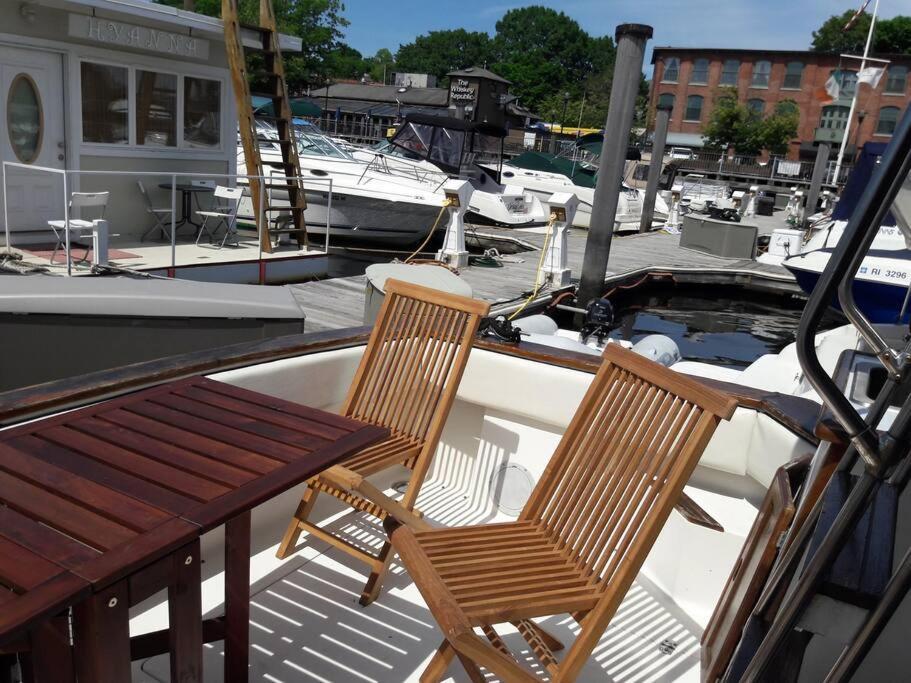Hotel Waterfront 32' Bayliner Yacht Providence Esterno foto